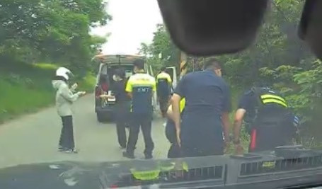 119救護人員趕抵現場,將其送往醫院進一步檢查與治療。<br /><br />