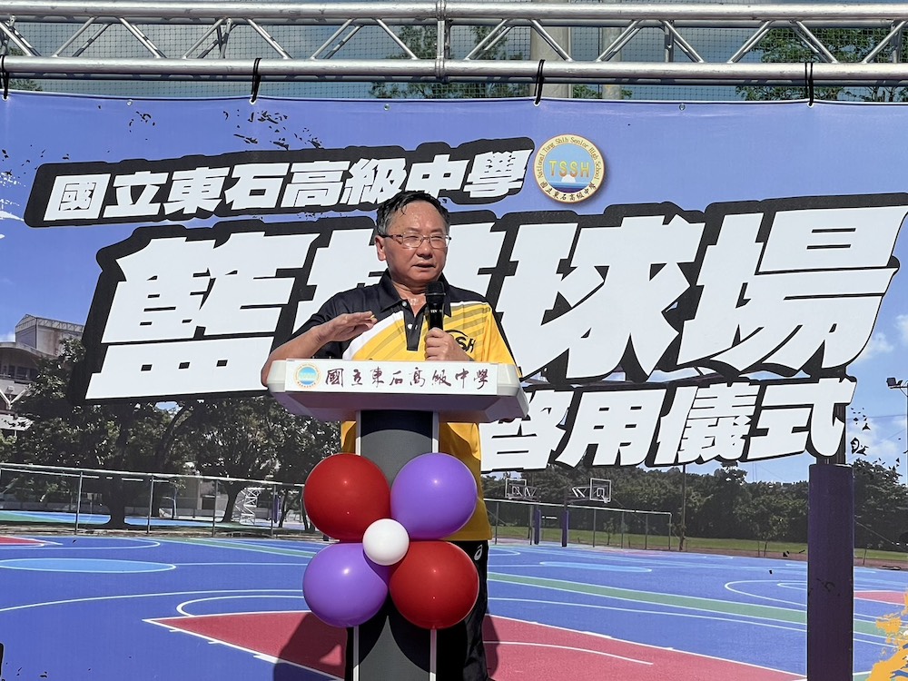 蔡吉郎校長表示，「這一蹲，蹲出學生的未來；這一轉，轉出東高新氣象！」。（圖/東石高中提供）