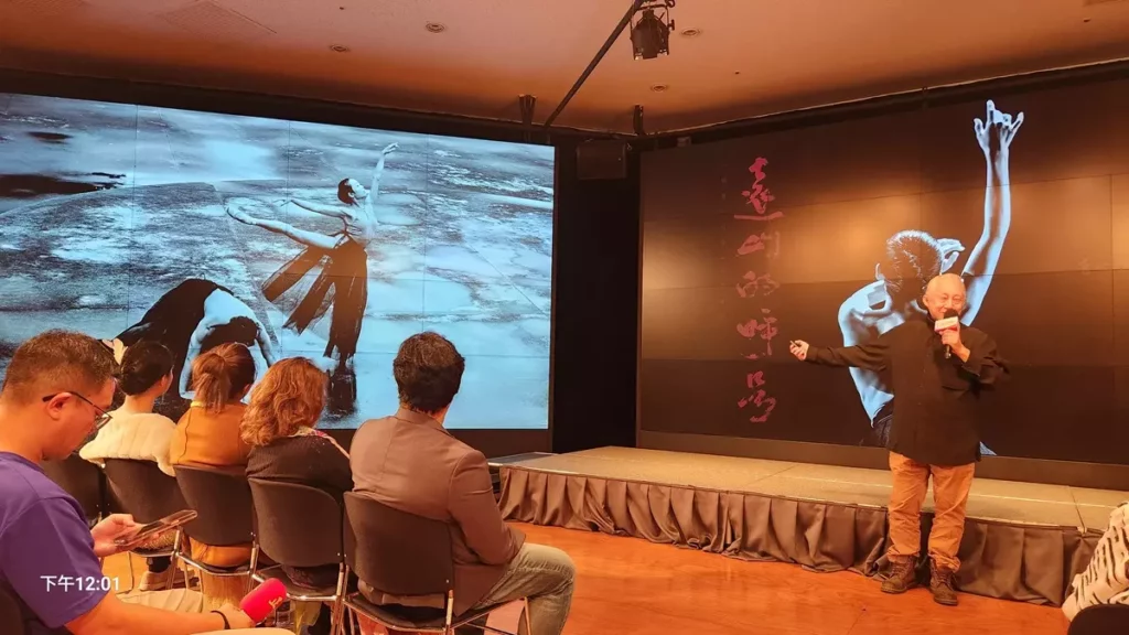 編舞家張曉雄在記者會中分享創作靈感。(圖/陳惠玲攝影)
