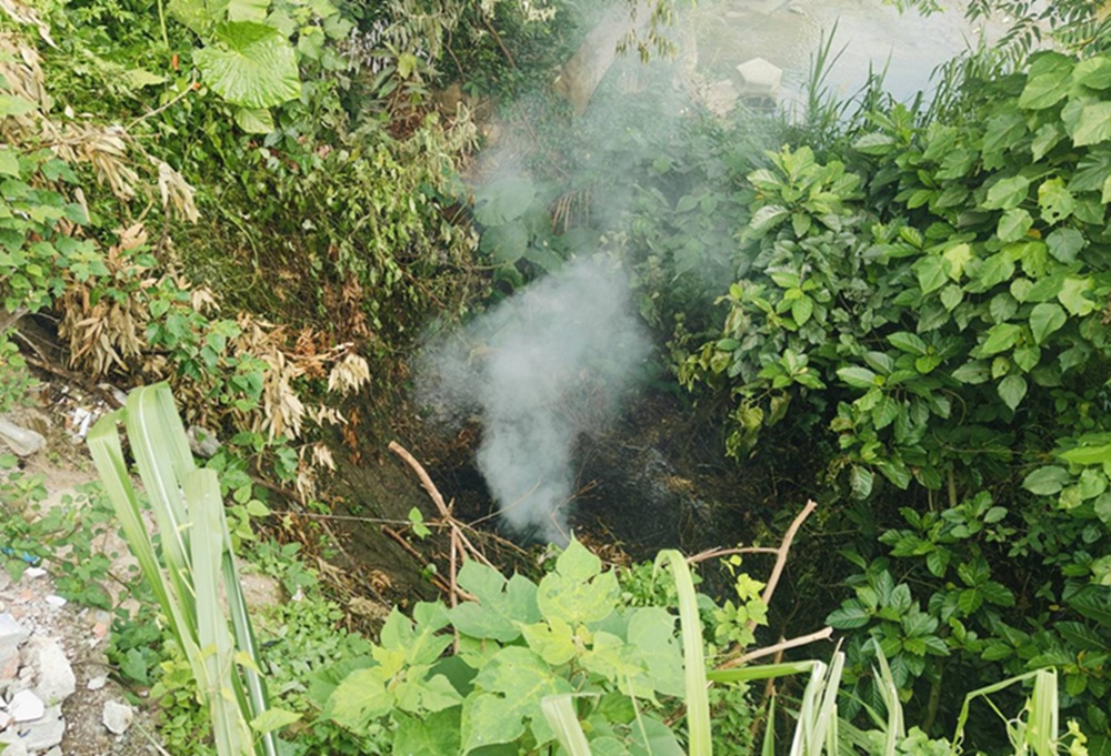 疑喝酒抽菸掉落邊坡 62歲男誤燃落葉70%燒燙傷身亡 235 cnews204250625a01