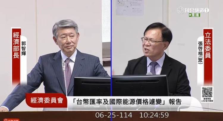 針對高雄大樹區蓋光電板毀山林的弊端,民眾黨立委張啓楷今日第三度質詢經濟部。(圖/國會頻道)