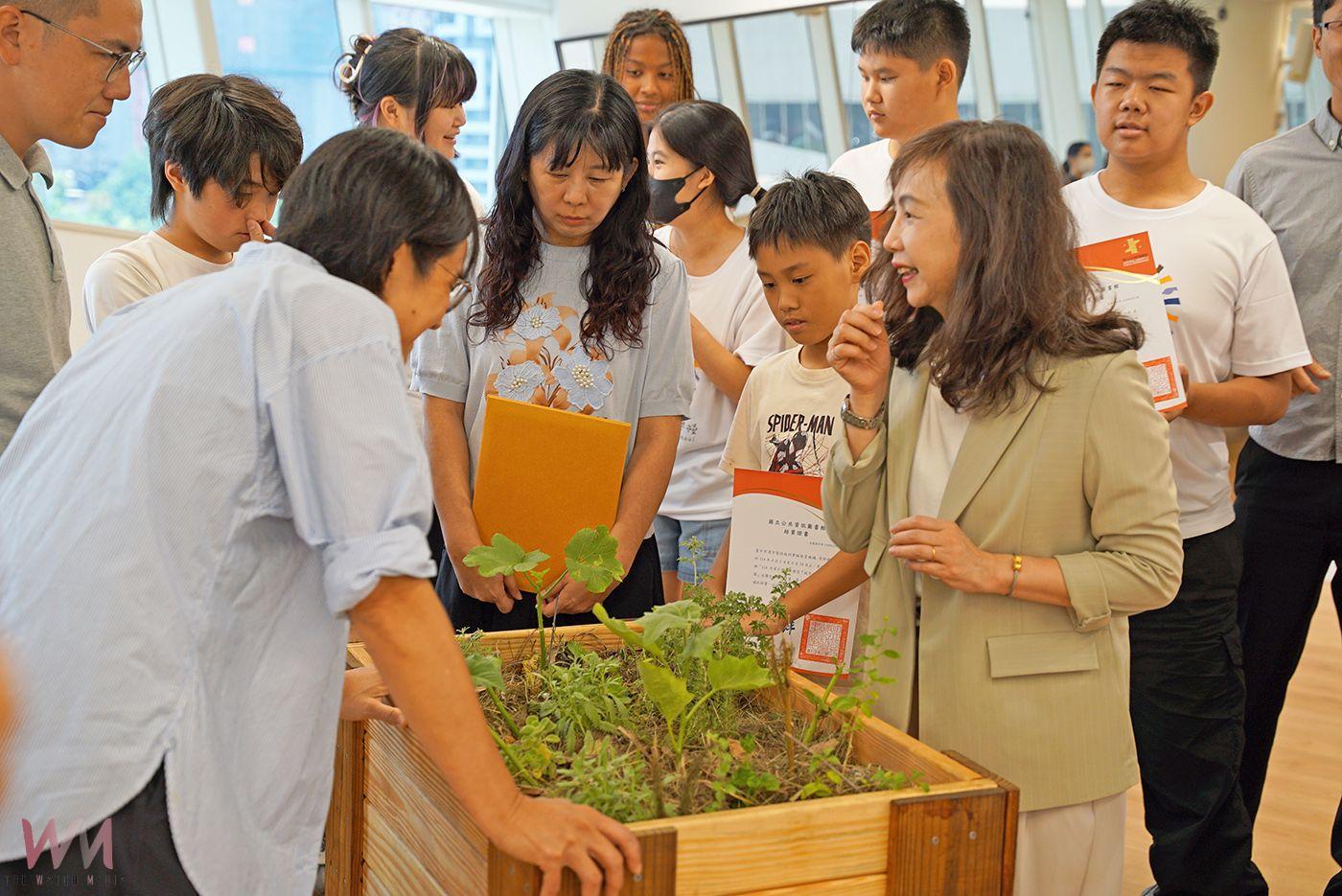 首創「城市地景‧可食花園」　國資圖攜手社大與青少年 共築永續生活實驗場 - https://www.watchmedia01.com
