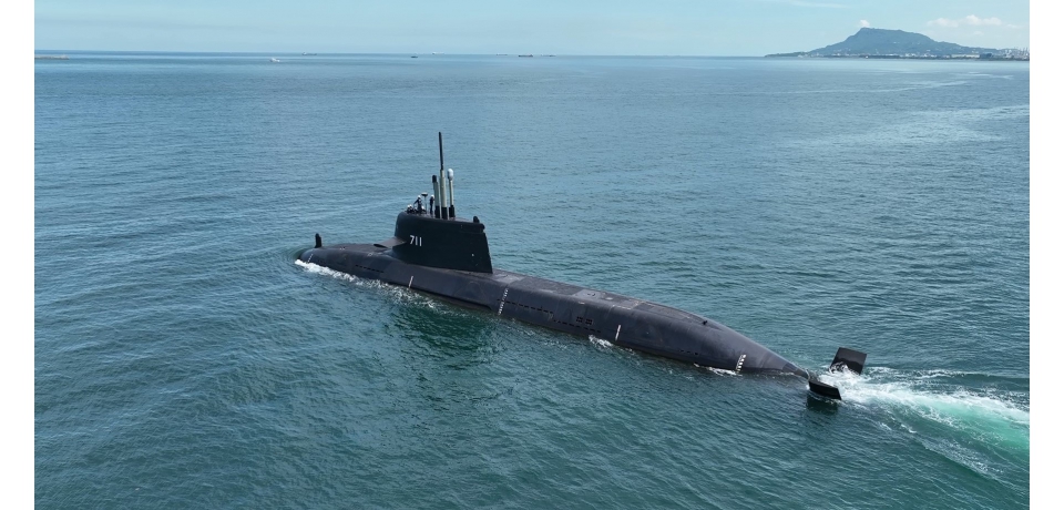 「海鯤軍艦」浮航第二次海試順利完成