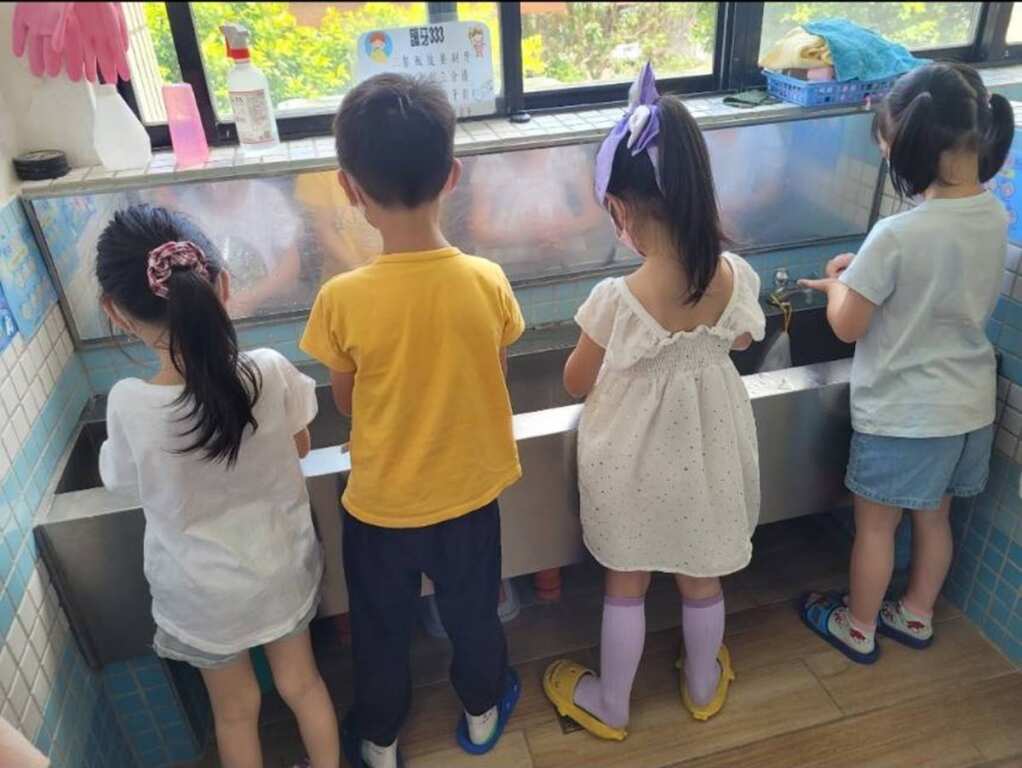 ▲學童與其照顧者或接觸者需勤洗手,養成良好的個人衛生習慣。