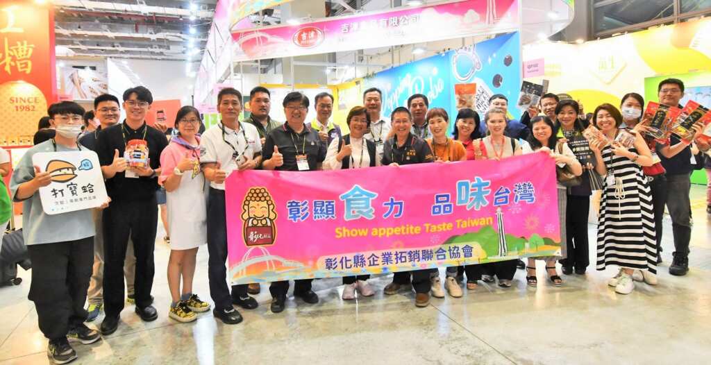 ▲彰化縣長王惠美今日現身在台北世貿中心舉辦的「台北國際食品展」（Food Taipei 2025），以最強推廣大使身分，積極宣傳彰化縣優質農產與食品加工產品。（彰化縣政府提供）