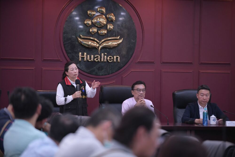 徐榛蔚籲履行鐵路電氣立體化承諾 陳世凱澄清交通部從未跳票 224 徐榛蔚籲履行鐵路電氣立體化承諾 陳世凱澄清交通部從未跳票 223