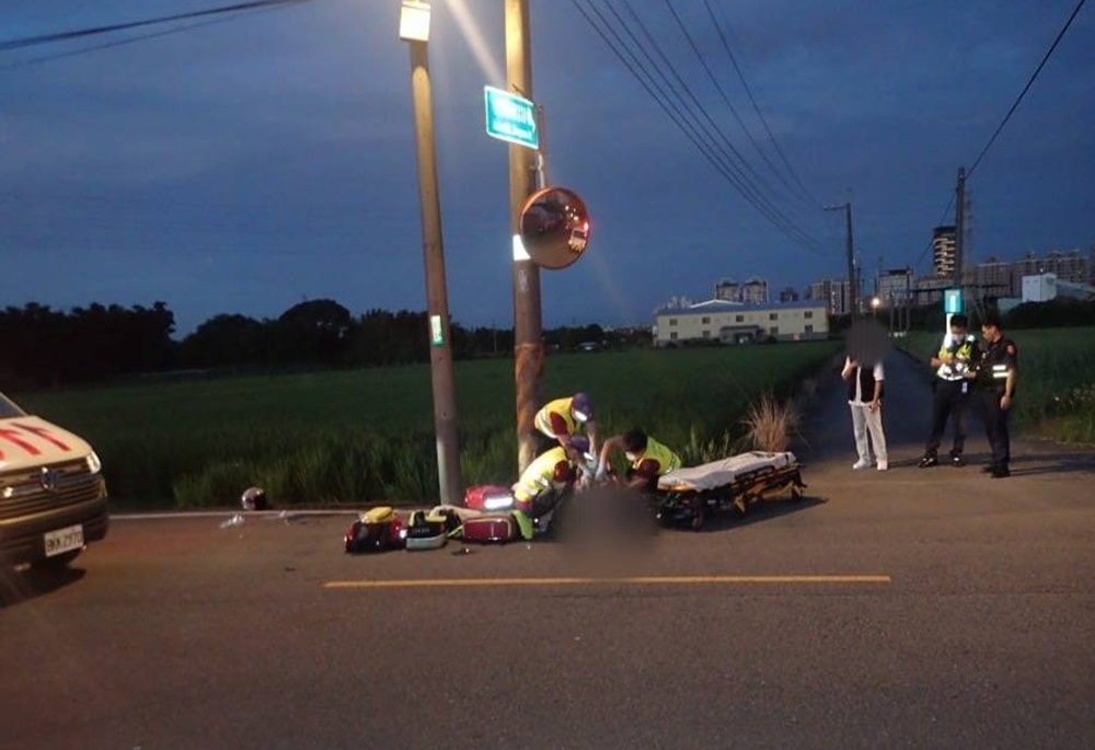高中生無照酒駕載友人飆速 衝撞電線桿噴飛送醫雙亡 215 248250626a15