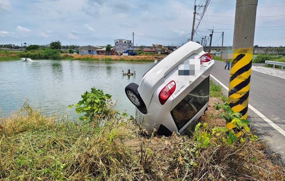 送便當不慎掉落魚塭 29歲女駕駛受困救出送醫不治 220 cnews204250626a09