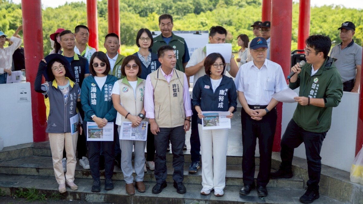 ▲康裕成領軍會勘澄清湖 強調人潮、交通與監視系統須全盤規劃。