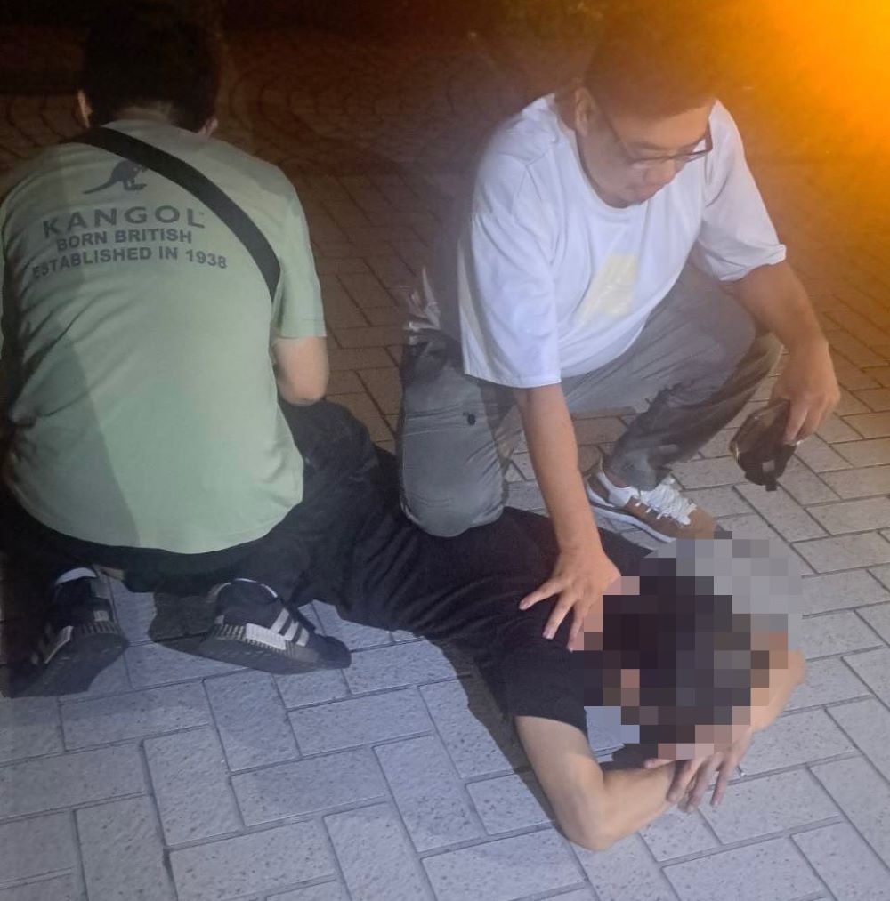 搶嫌交保故態復萌 新莊警半天內逮人送辦 5 《圖說》新莊員警於基隆逮到賴嫌。〈新莊分局提供〉