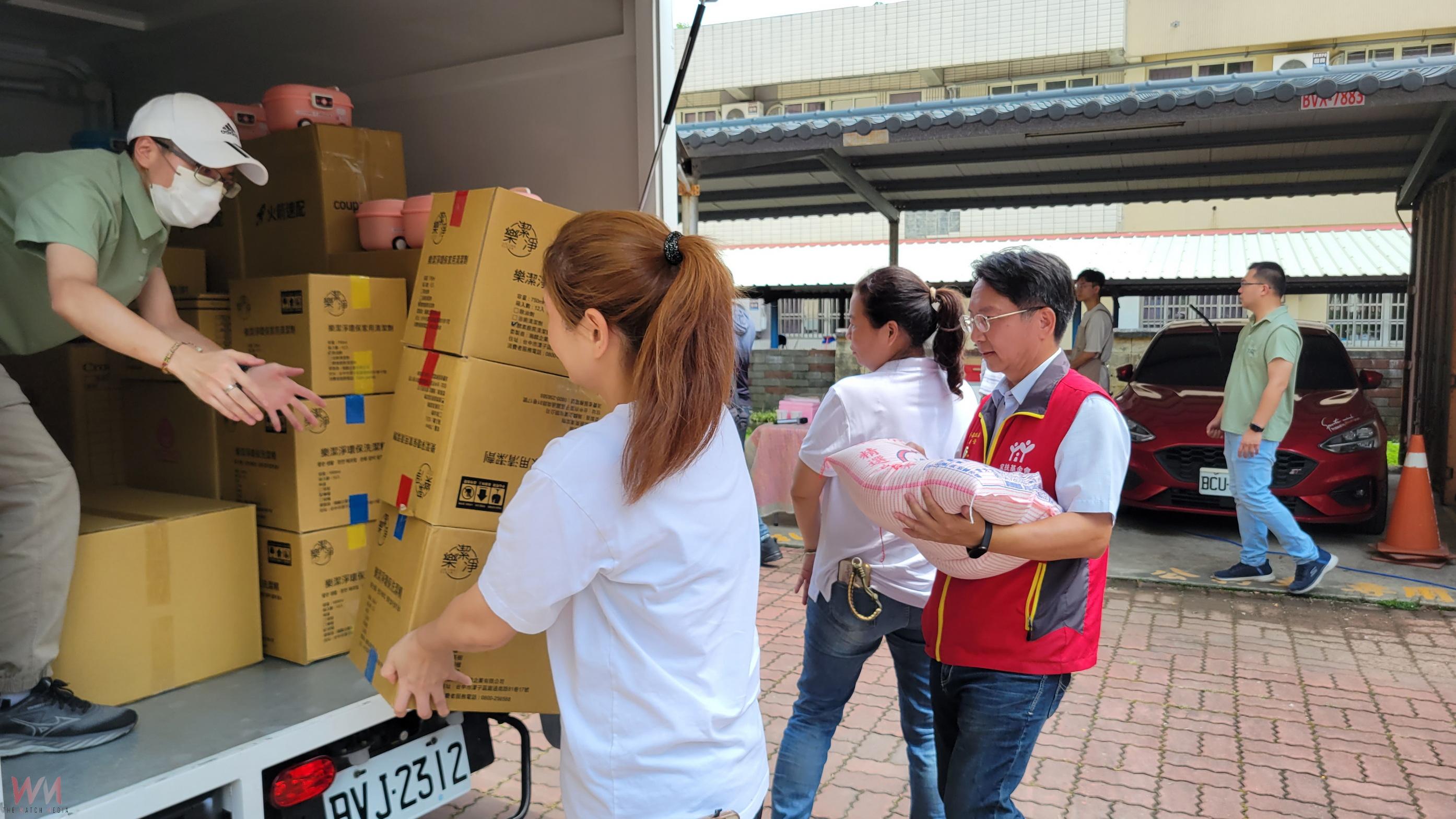 (有影片)/暖流送家扶!「及時雨」捐220萬 助彰化家扶添購貨車設獎學金 - https://www.watchmedia01.com