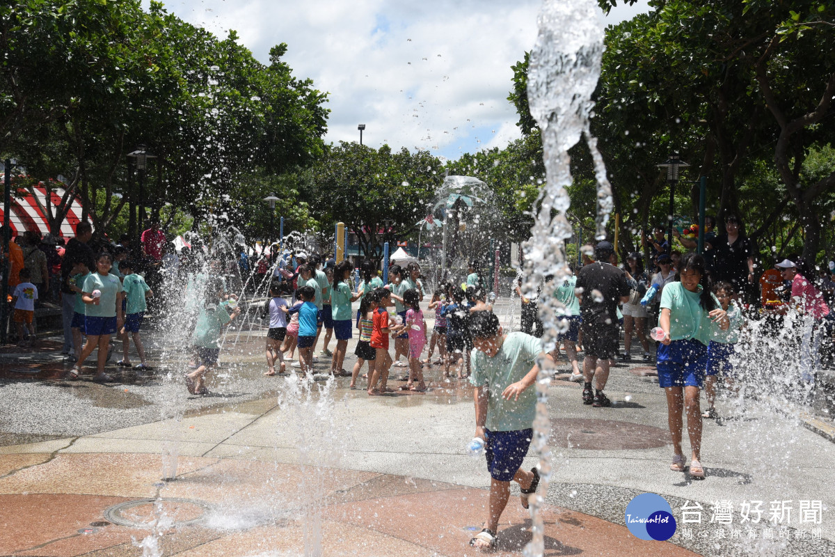 苗栗市民廣場戲水區　即日起開放使用