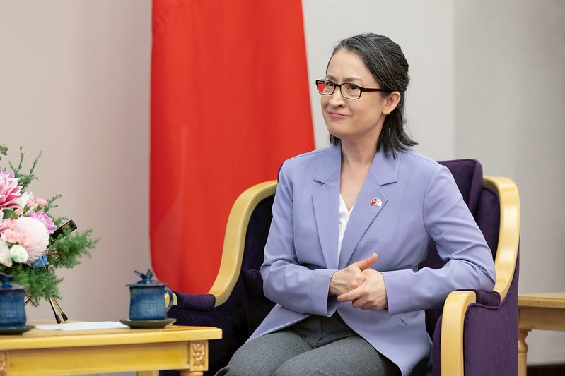 蕭美琴去年3月間訪問捷克時,遭中國官員尾隨險釀車禍。總統府提供