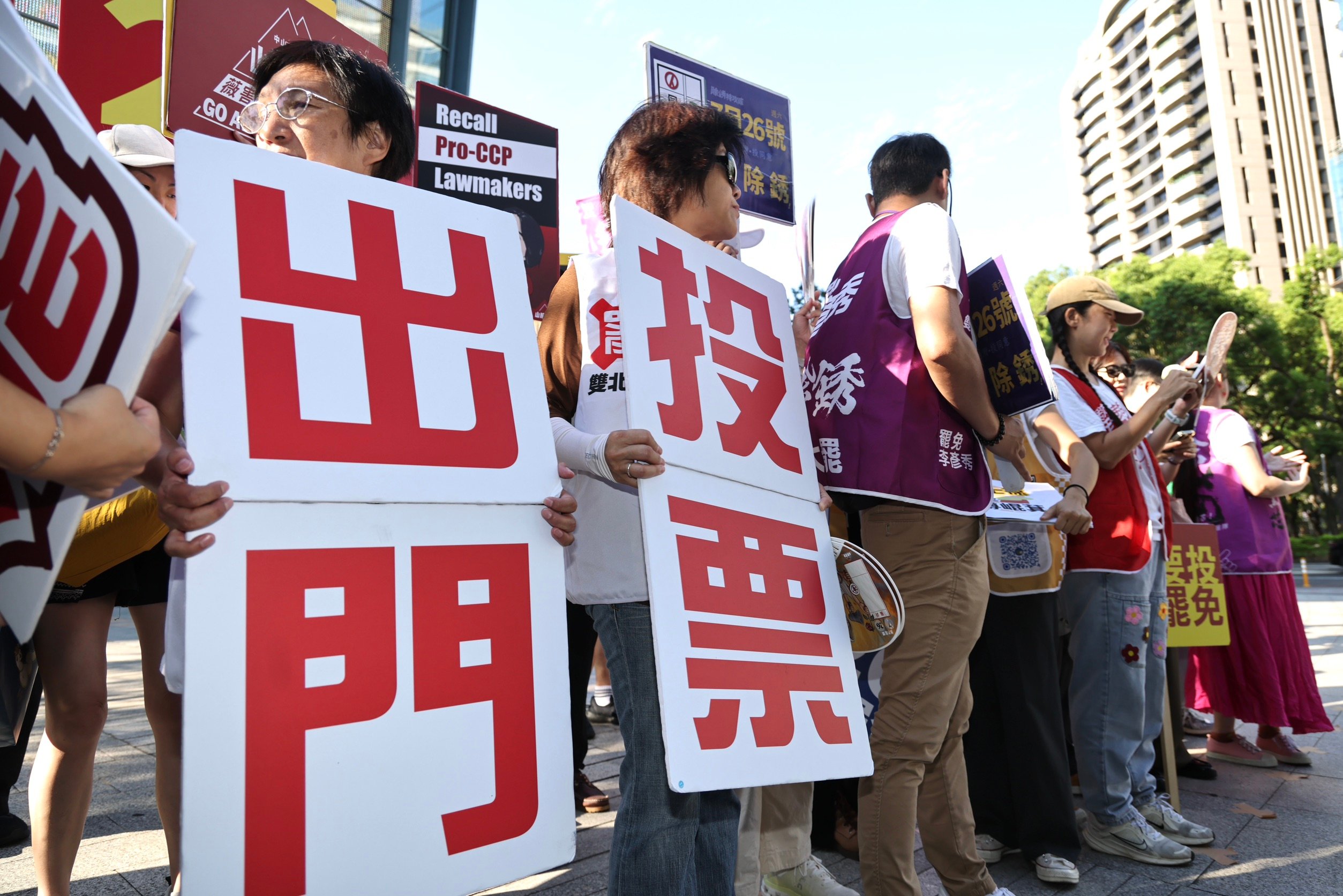 24位藍委及停職中的新竹市長高虹安罷免案,將於7月26日投票。林啟弘攝