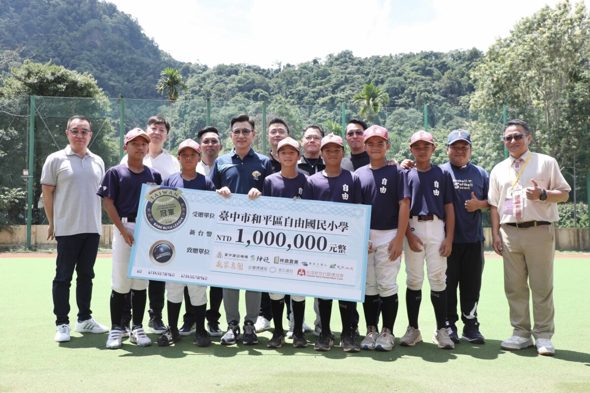 ▲立法院副院長江啟臣奔走企業贊助百萬，力挺孩子出國比賽、為國爭光。(圖/中市府提供)