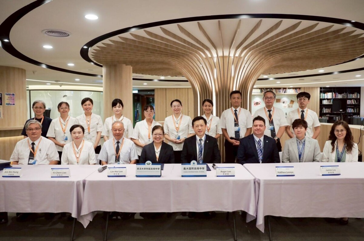 ▲圖說:「國際教育合作備忘錄」(MOU)議題議,由校長李玲惠率與義大國際高中由校長李健維正式簽署。。( 記者李堂安翻攝)