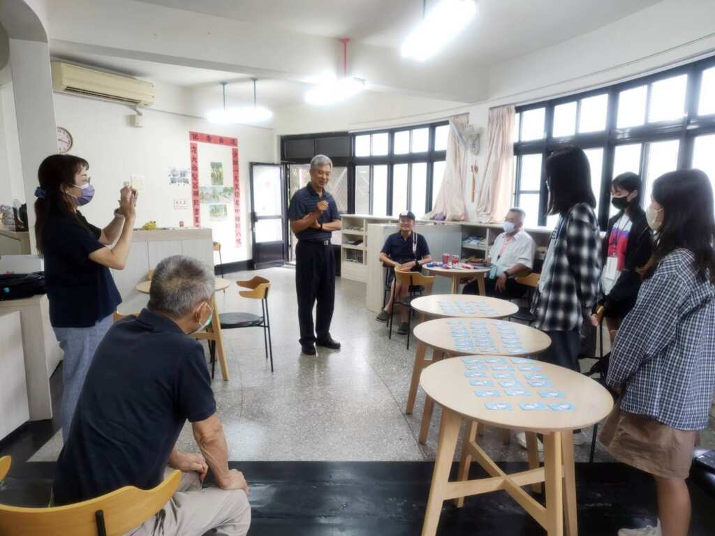 ▲中彰榮家聯結彰師大通識教育,青銀共學探索生命歷程與價值。(中彰榮家提供)