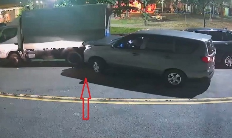 ▲警方獲報後立即調閱周邊監視器,迅速鎖定肇事的灰色休旅車。