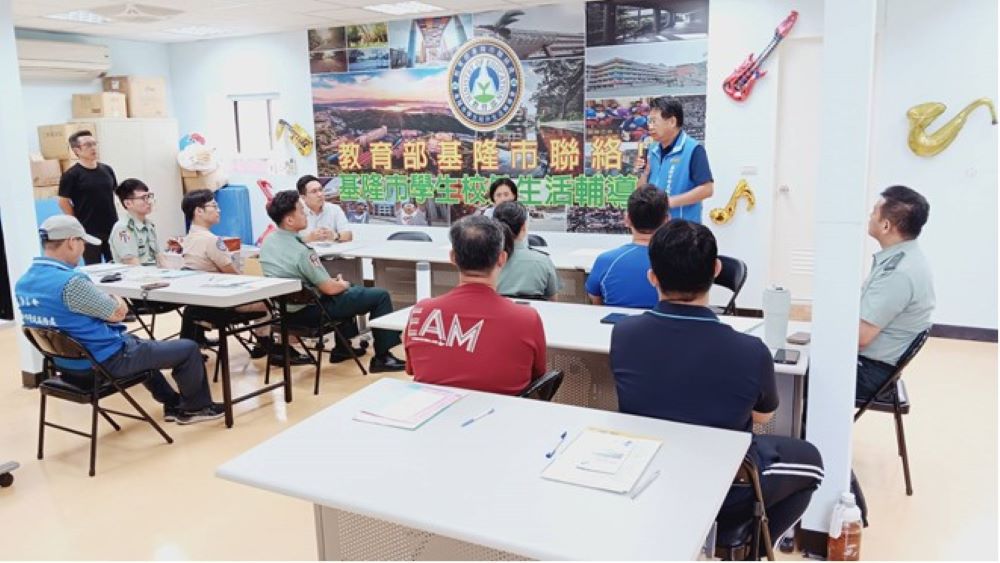 退除役官兵權益說明 基隆榮服處前進教育部基隆市聯絡處 4 《圖說》教育部基隆市聯絡處志願役官兵認真聆聽輔導會就學就業職訓服務說明。〈基隆榮服處提供〉