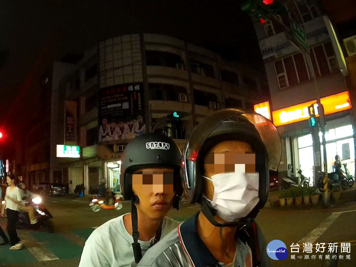 精障男迷途呆坐便利商店,壢警逐車比對鑰匙助返家。