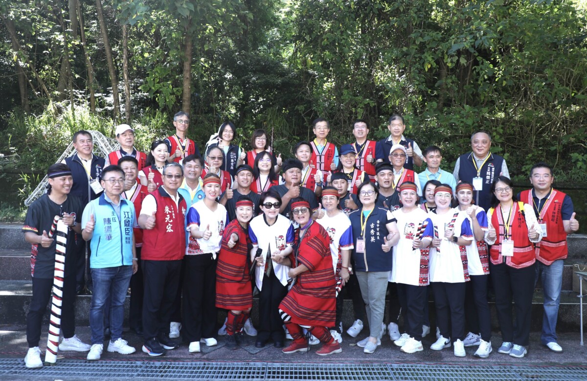 ▲推動原鄉經發與文化,盧秀燕視察原民市集谷關觀光新地標。(圖/中市府提供)