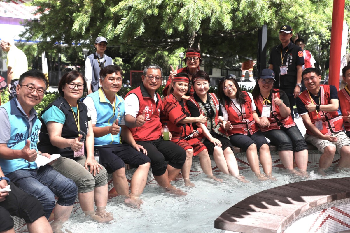 ▲谷關觀光新地標！市長盧秀燕視察原民市集化身行銷女王：便宜又有特色。(圖/中市府提供)