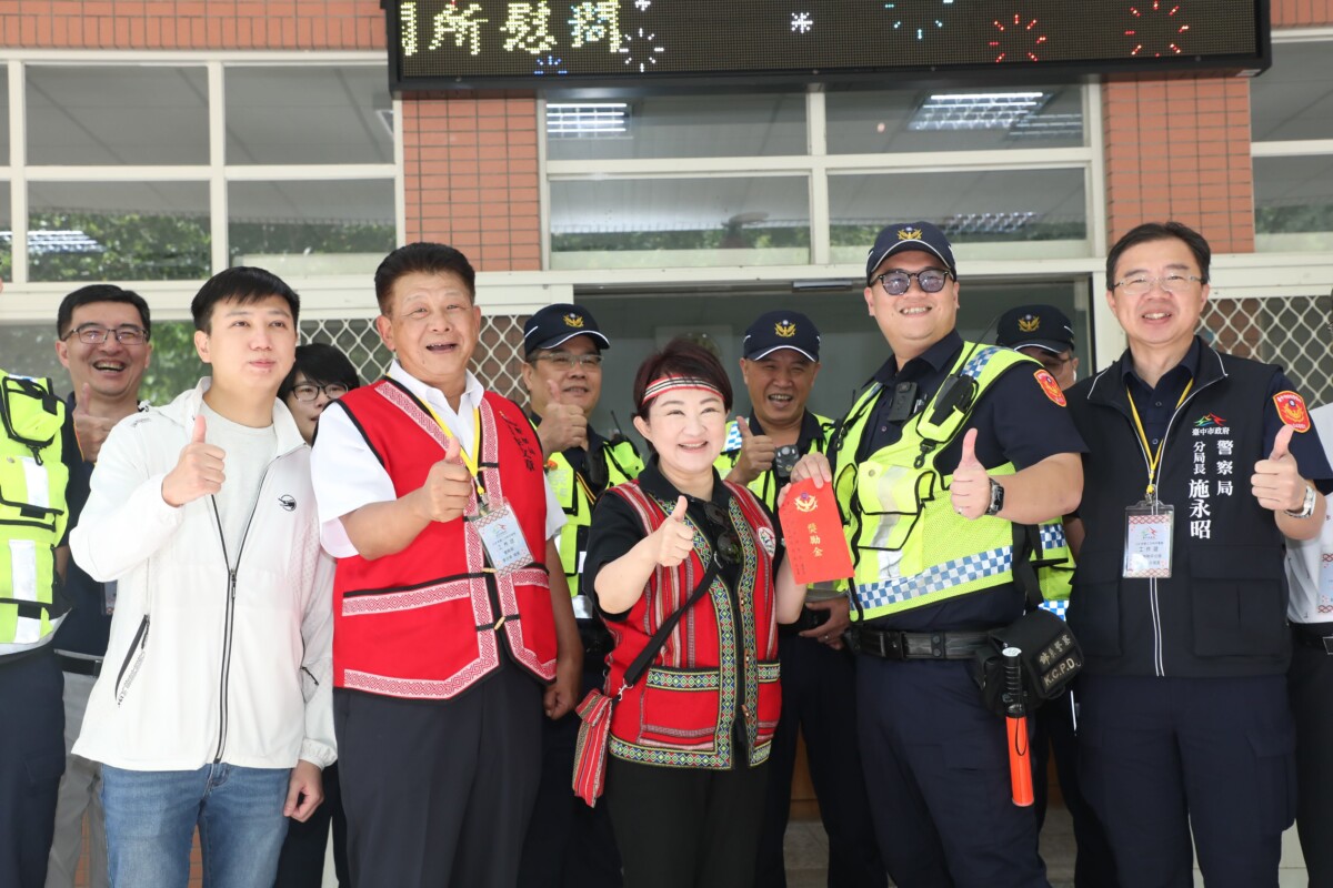 ▲盧市長感謝同仁堅守崗位、守護交通與治安，並幽默分享派出所旁的「愛情鎖牆」為情侶熱門打卡景點。(圖/中市府提供)