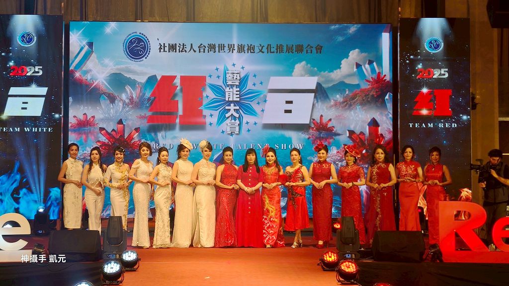 台灣世界旗袍文化推展聯合會各分會會長、榮譽會長共同合影留念。(圖/台灣世旗提供)