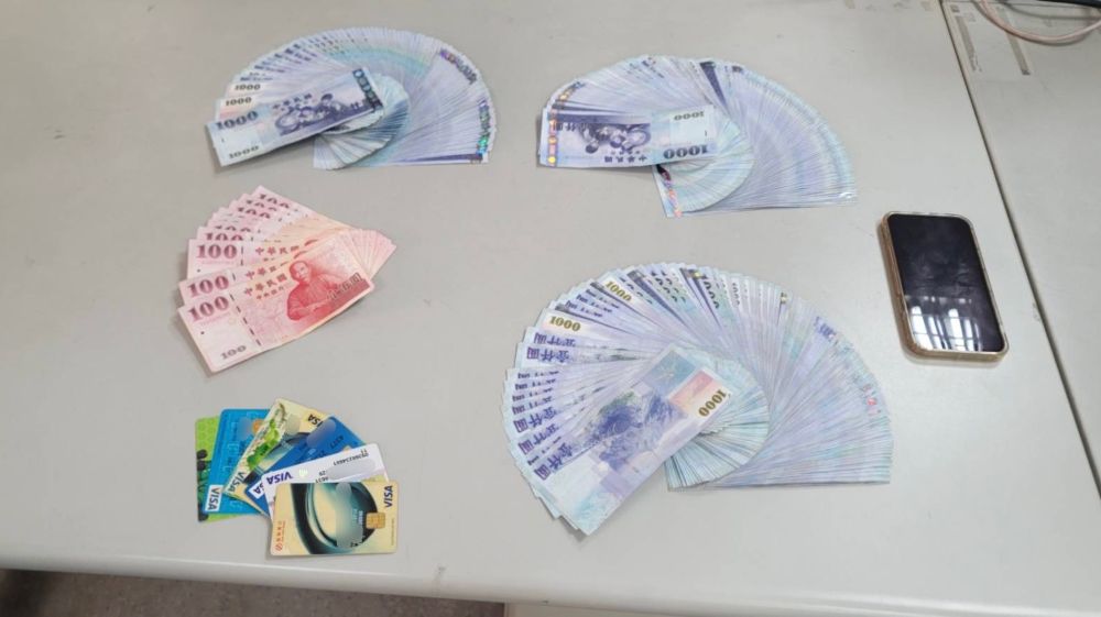 眼尖認出車手 新莊警休假不失敏銳度通報逮人 3 《圖說》證物照片。〈新莊分局提供〉