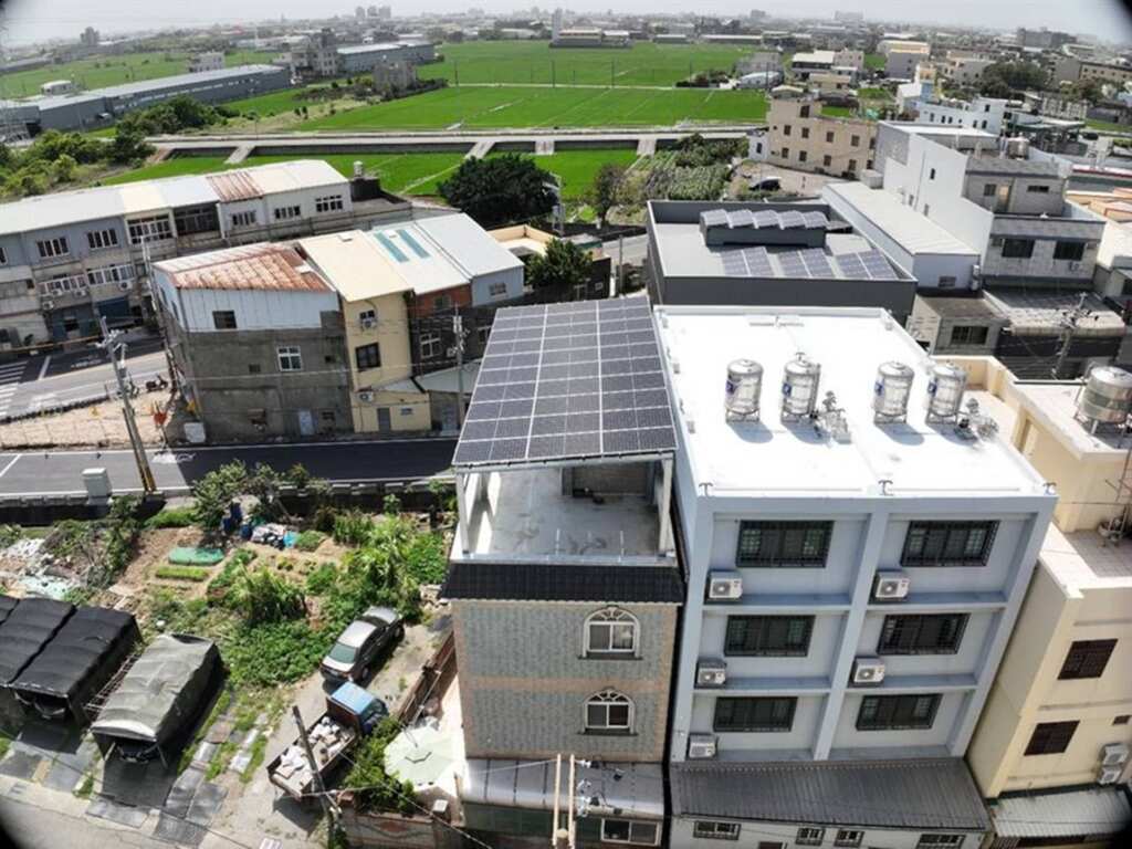 ▲彰化縣加碼推動屋頂設置太陽光電,住宅與特登工廠同步啟動補助。(彰化縣政府提供)