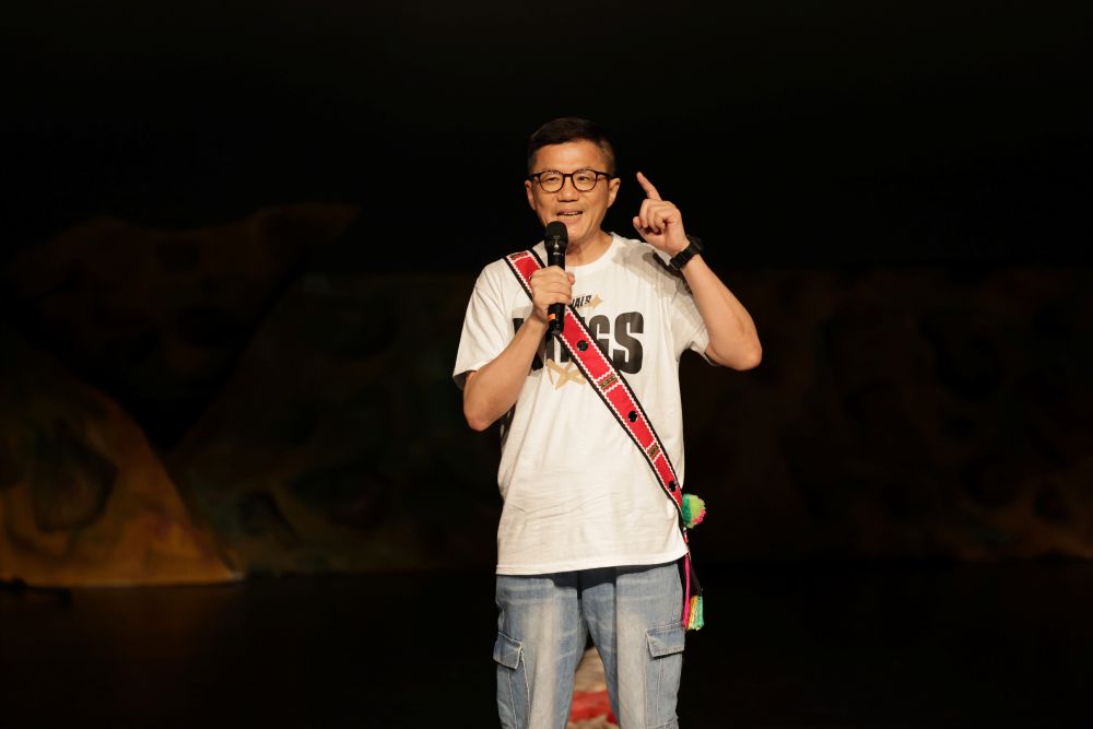 原民多元文化軟實力 《一起漂亮:唱出部落的記憶》 觸動人心 2 《圖說》市府張副秘書長其強致詞。〈原民局提供〉