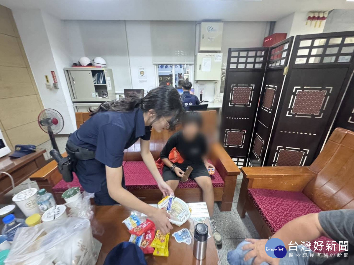 員警先將女童帶回派出所並聯繫家屬/警方提供