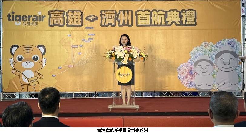 可能是 4 個人和文字的圖像