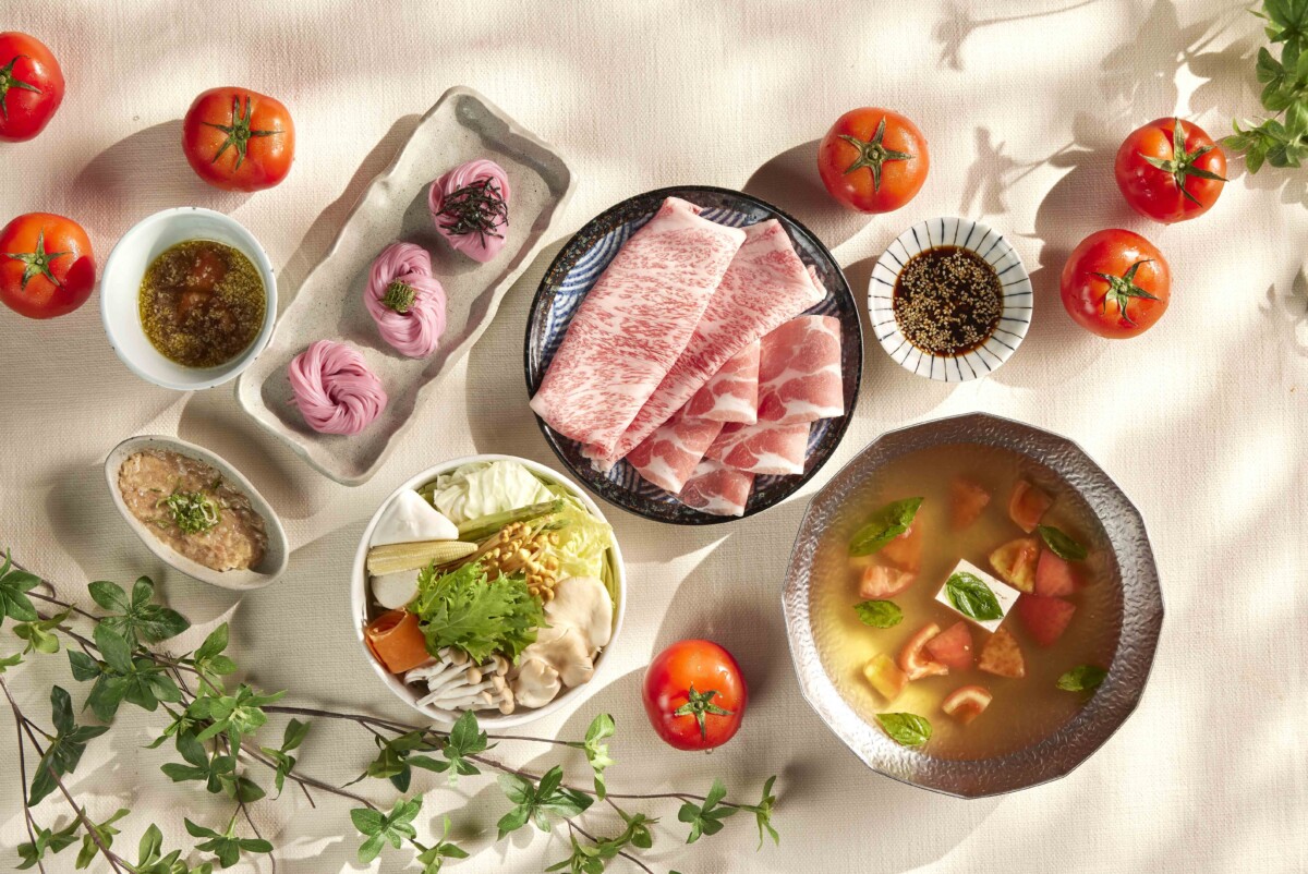 「番茄鍋」與「粉嫩梅子素麵」的繽紛組合，帶來美味與健康兼具的清爽享受。
