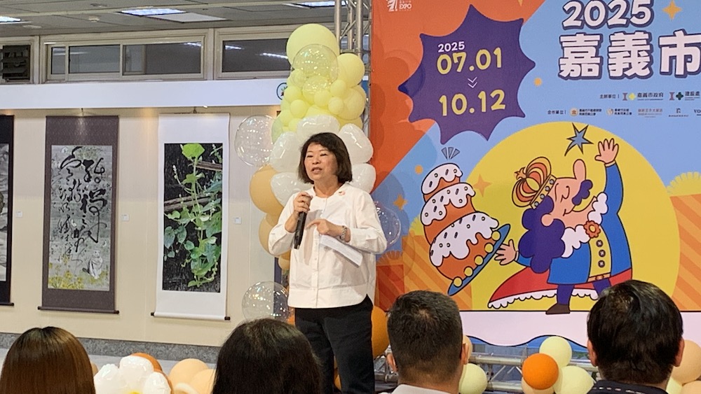 黃敏惠市長為嘉義地區繁榮發展，再苦口婆心的籲請卓榮泰院長兌現中央興建高鐵到台鐵輕軌的承諾。（圖/記者陳惲朋攝）