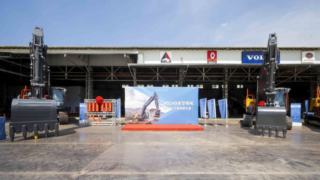 Volvo CE新世代挖掘機賞析會 在太古高雄小港服務中心 隆重展開。(圖/太古汽車提供)