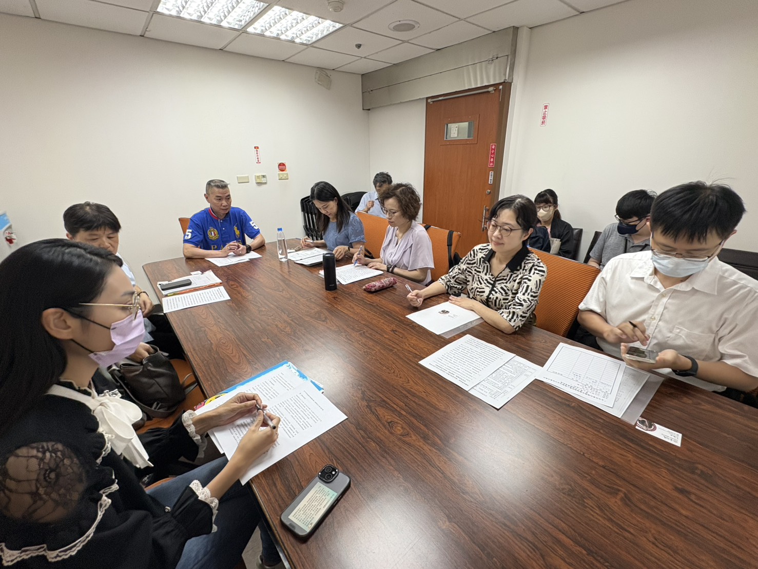 黃仁國會辦公室主任丁國華主持召開協調會,青松健康安養機構卻無一人出席。(圖/家屬提供)