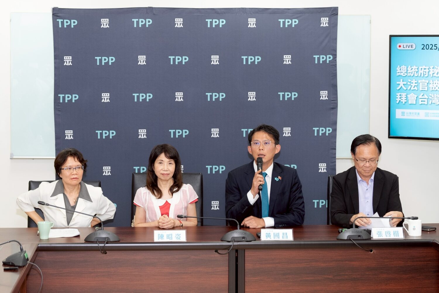 民眾黨立法院黨團總召黃國昌致詞時指出,民眾黨團向來秉持以國家利益為先的立場,盼透過落實制度化審查程序,建立高品質的憲政典範。(圖/民眾黨團)