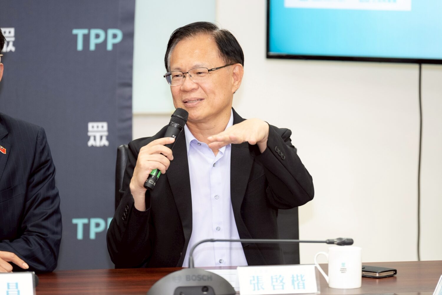 張啓楷再次提醒,民眾黨團送出的問卷,被提名法官不應該拖到壓線的最後一天、7月9日前才回覆。(圖/民眾黨團)