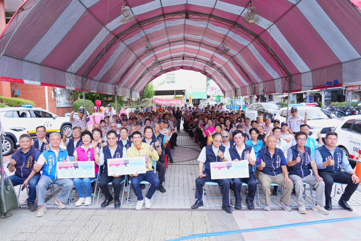 ▲中市府補助神岡區汰換3輛巡邏車現場大合照。