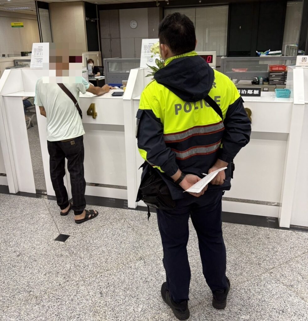 男疑遭詐騙欲匯卅萬元            民權警成功保住其積蓄