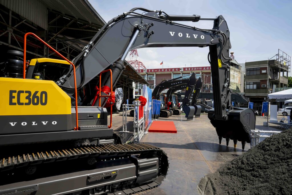 Volvo全新挖掘機系列首亮相!智慧操控×節能高效 備受工程業界好評 28 1750931860242