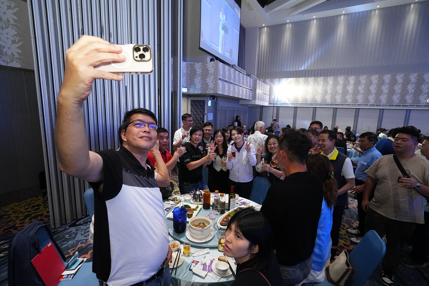 高虹安人氣不減 民眾熱情要求合影 - https://www.watchmedia01.com