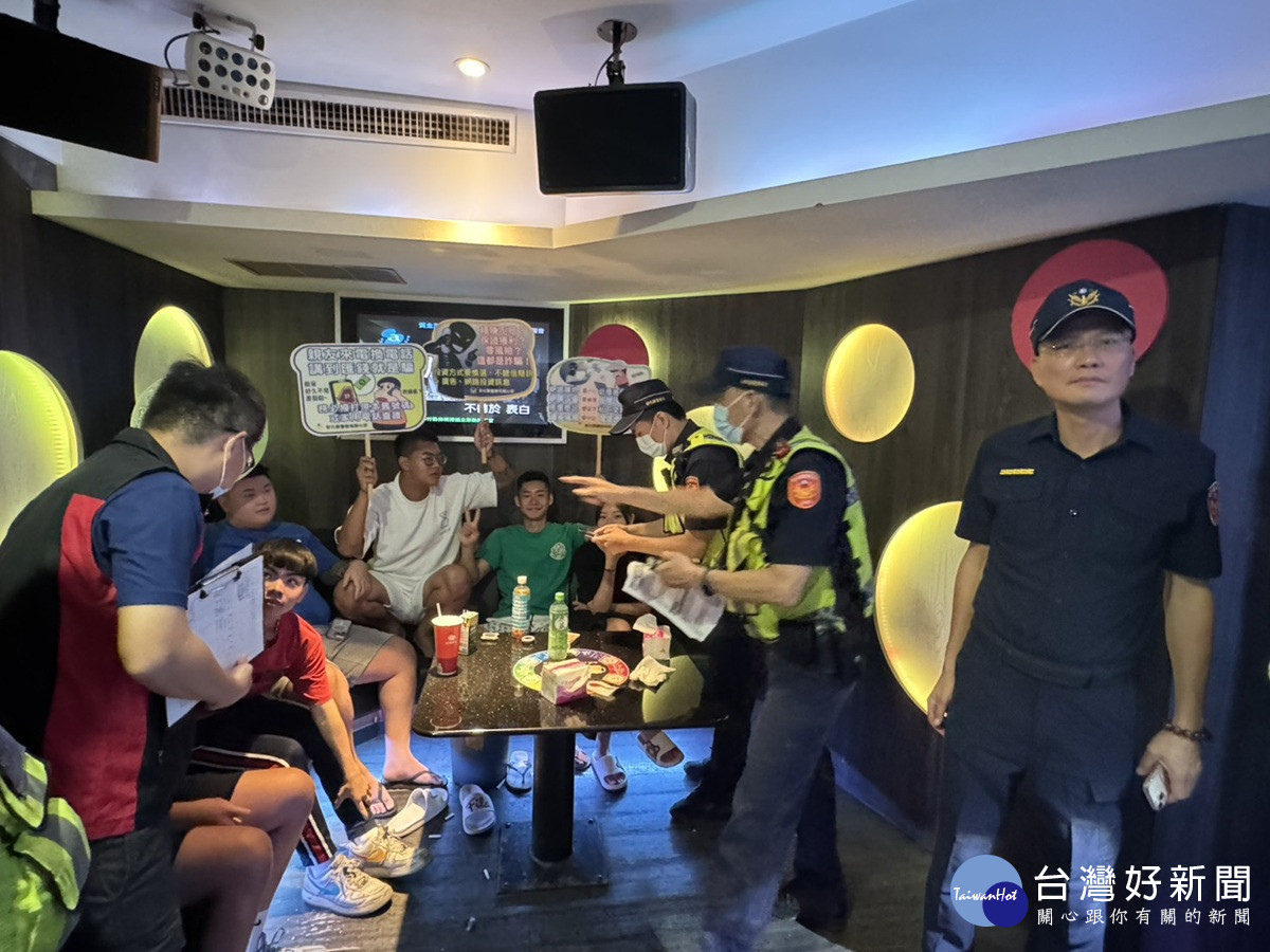 防制青少年深夜流連不當場所 北斗分局加強臨檢及手持標語宣導