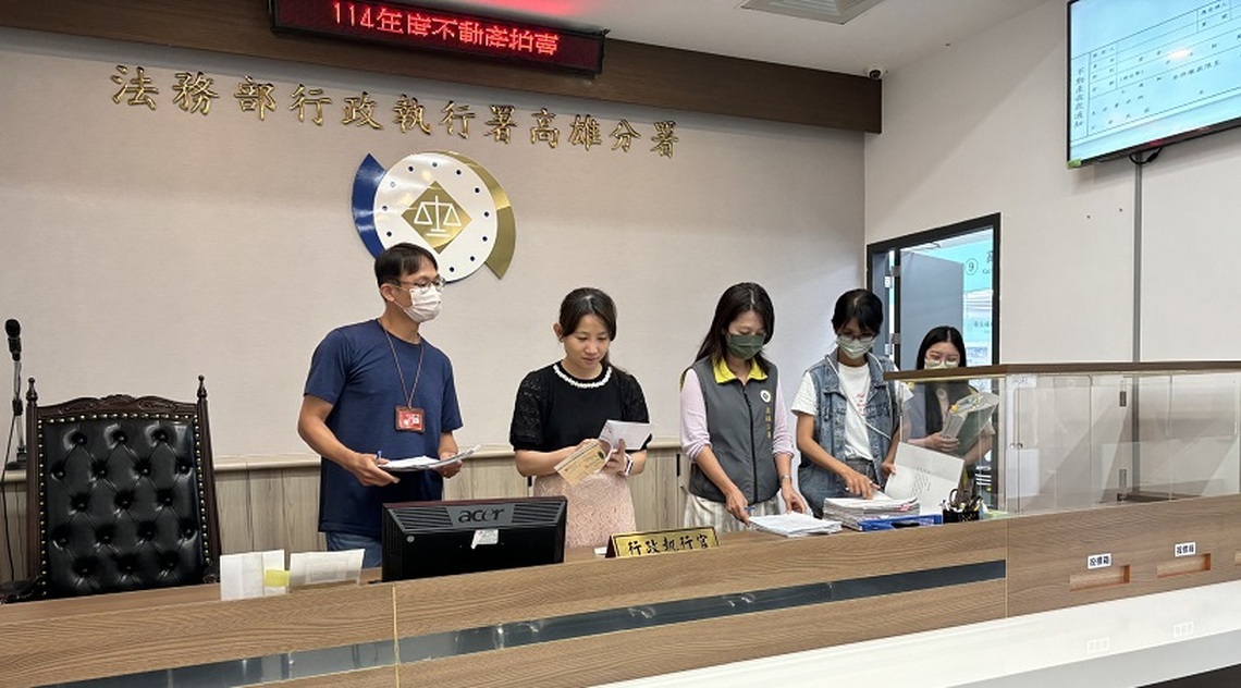 高雄分署拍賣欠稅大戶財產 12筆土地、5輛車成功拍定抵稅