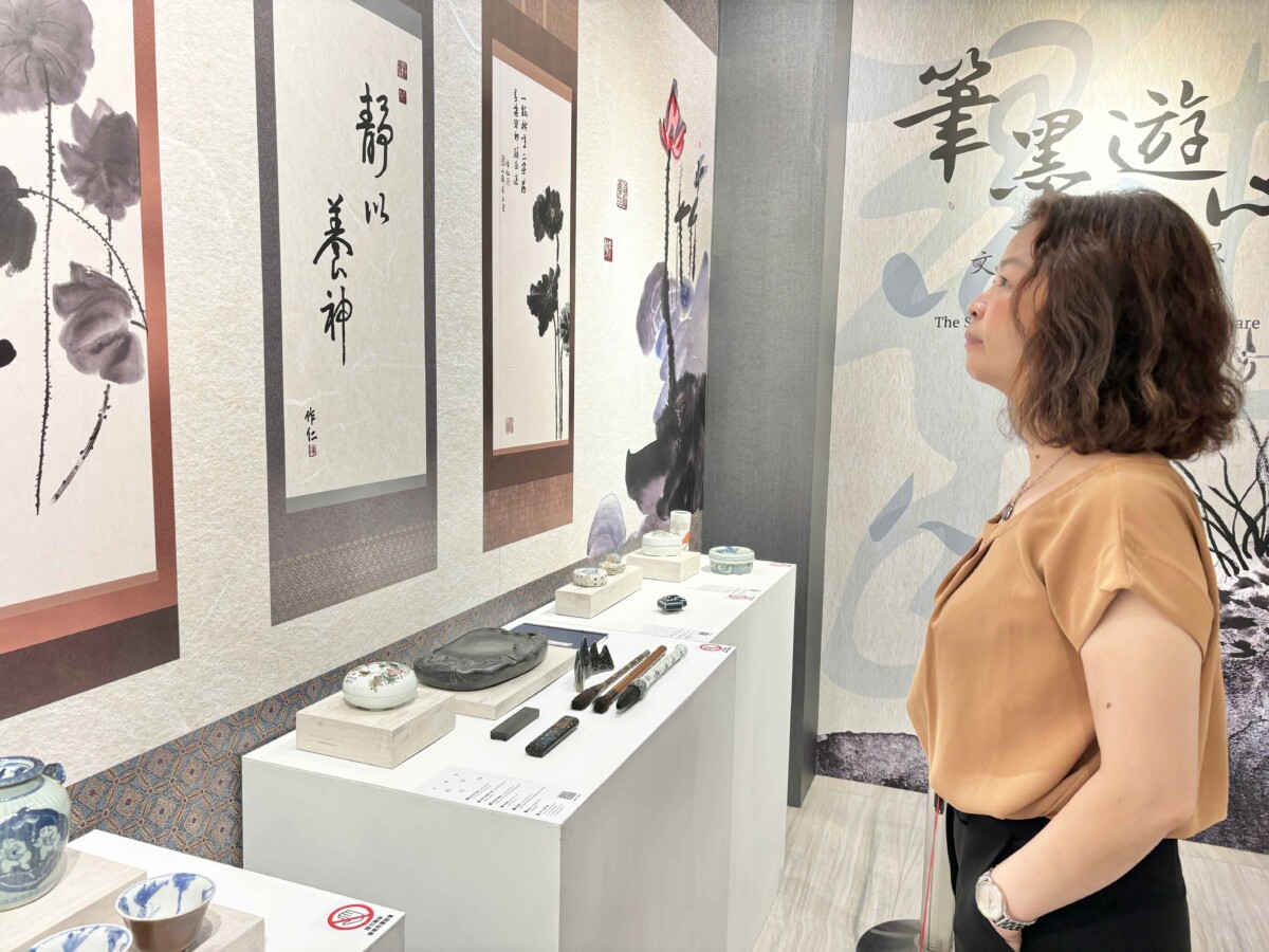 ▲高雄翰品酒店即日起至12月31日於一樓藝術空間舉辦「筆墨遊心-文房茶器的世界」特展。(圖/高雄翰品酒店提供)