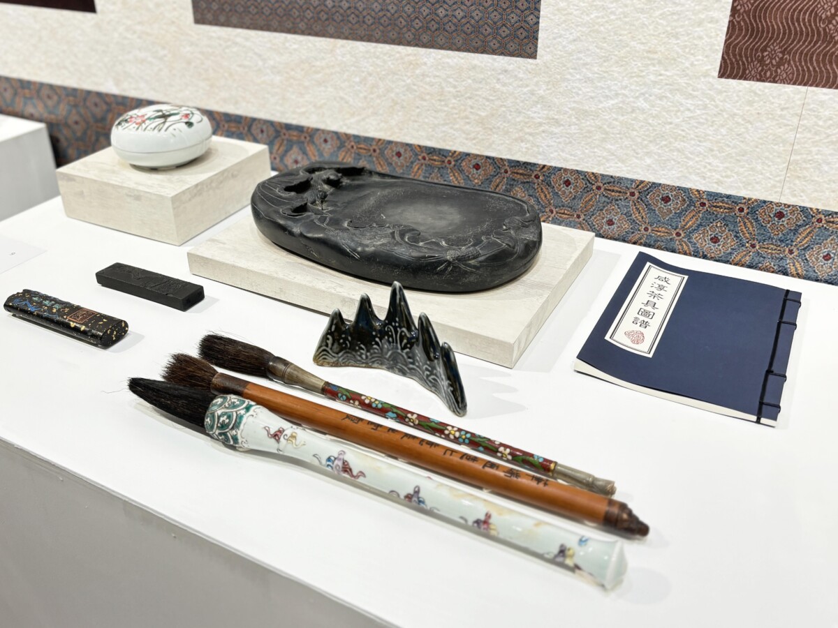 ▲「筆墨遊心-文房茶器的世界」展出雲品溫泉酒店近30件典藏品。（圖/高雄翰品酒店提供）