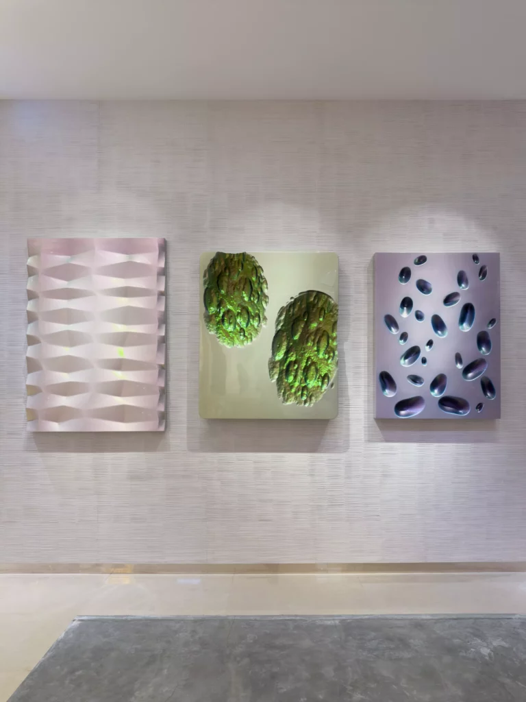 德國藝術家Willi Siber（威利・希伯）《巴洛克珍珠》（Baroque Pearls）色澤華麗如珍珠幻象，是維納斯在物質世界的重生與升華。
