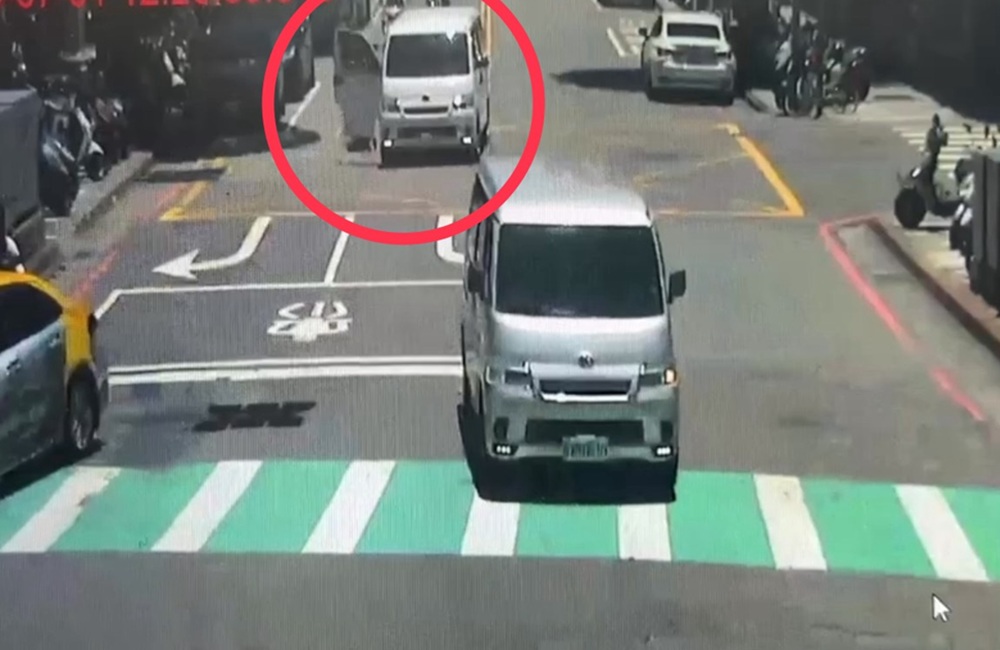 暴氣口角 26歲泰籍妹跳車引路人驚呼 220 cnews204250701a06