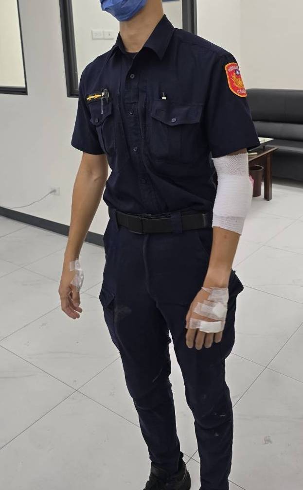 【有片】桃園男子攜毒拒檢逃 警追捕與外送員擦撞雙雙掛彩 2214399